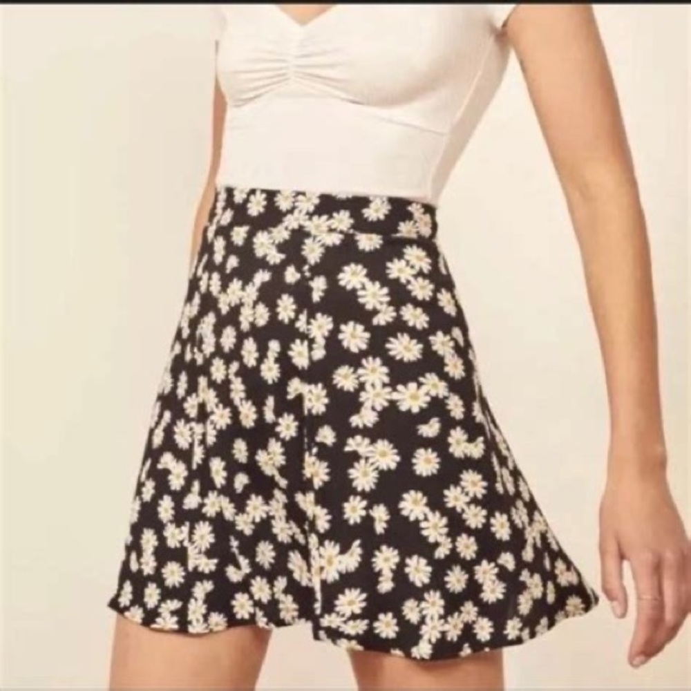 Reformation flounce skirt in daisy print